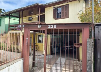 Casa com 70m², 3 dormitórios, 1 vaga, no bairro São Caetano em Caxias do Sul para Comprar