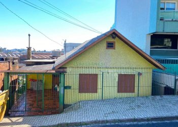 Casa com 100m², 2 dormitórios, 1 vaga, no bairro Medianeira em Caxias do Sul para Comprar
