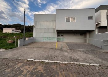 Pavilhão com 344m², no bairro Ana Rech em Caxias do Sul para Alugar