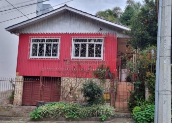Casa com 100m², 3 dormitórios, 1 vaga, no bairro Panazzolo em Caxias do Sul para Comprar