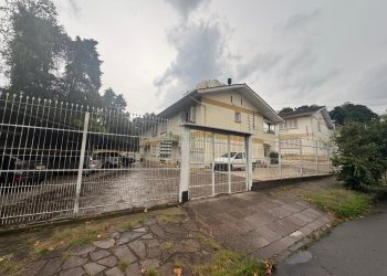 Sobrado Mobiliado com 105m², 2 dormitórios, 2 vagas, no bairro Santa Catarina em Caxias do Sul para Alugar