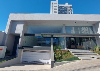 Apto Mobiliado com 45m², 1 dormitório, 1 vaga, no bairro Lourdes em Caxias do Sul para Alugar
