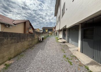 Casa com 76m², 2 dormitórios, 1 vaga, no bairro São Caetano em Caxias do Sul para Alugar