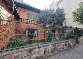 Casa com 311m², 3 dormitórios, 4 vagas, no bairro São Pelegrino em Caxias do Sul para Comprar