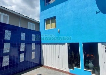 Sobrado com 85m², 2 dormitórios, 1 vaga, no bairro Salgado Filho em Caxias do Sul para Comprar