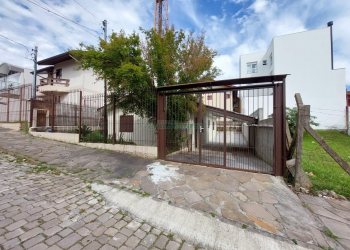 Casa Mobiliada com 100m², 3 dormitórios, 1 vaga, no bairro Cinqüentenário em Caxias do Sul para Alugar