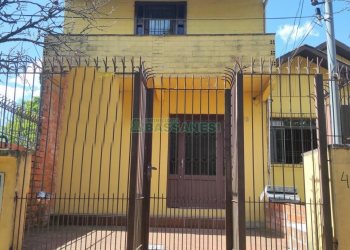 Casa com 60m², 2 dormitórios, 1 vaga, no bairro Petrópolis em Caxias do Sul para Alugar