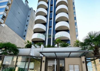 Apartamento com 98m², 2 dormitórios, 2 vagas, no bairro Vila Horn em Caxias do Sul para Comprar
