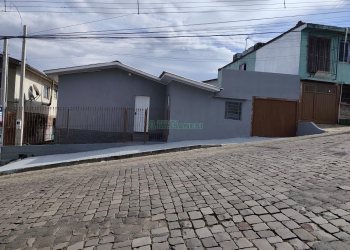 Casa com 360m², 3 dormitórios, 1 vaga, no bairro Nossa Senhora de Fátima em Caxias do Sul para Comprar