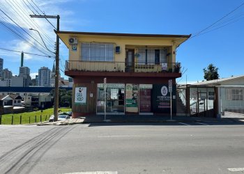 Casa com 203m², 2 dormitórios, 1 vaga, no bairro Nossa Senhora de Lourdes em Caxias do Sul para Comprar