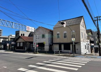 Casa, 6 dormitórios, 1 vaga, no bairro Nossa Senhora de Lourdes em Caxias do Sul para Comprar