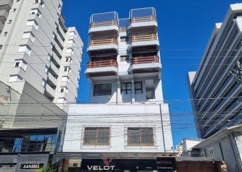 Kitinete Mobiliado com 24m², 1 dormitório, no bairro Centro em Caxias do Sul para Alugar