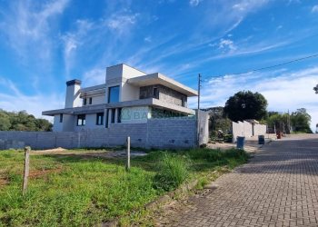 Casa com 456m², 3 dormitórios, 2 vagas, no bairro São Ciro em Caxias do Sul para Comprar