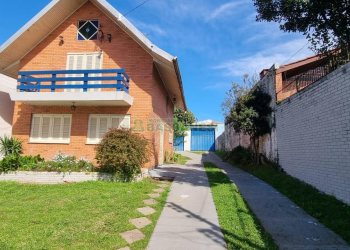 Casa com 204m², 3 dormitórios, 1 vaga, no bairro Mariland em Caxias do Sul para Comprar