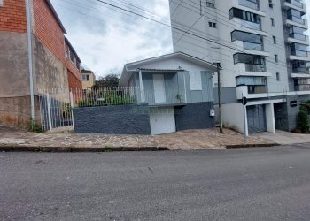 Casa com 120m², 2 dormitórios, 2 vagas, no bairro Exposição em Caxias do Sul para Alugar