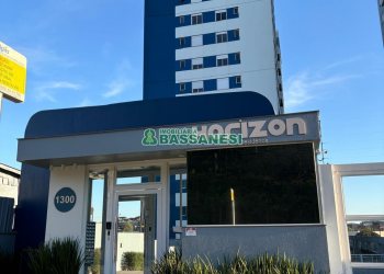 Apartamento com 55m², 2 dormitórios, 1 vaga, no bairro De Lazzer em Caxias do Sul para Alugar