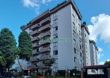 Apto Mobiliado com 250m², 4 dormitórios, 3 vagas, no bairro Centro em Caxias do Sul para Alugar
