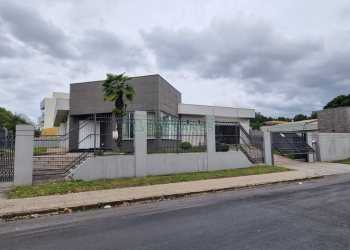 Casa com 200m², 3 dormitórios, 2 vagas, no bairro Santa Catarina em Caxias do Sul para Comprar