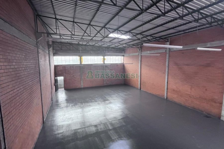 Pavilhão com 380m², no bairro Desvio Rizzo em Caxias do Sul para Alugar