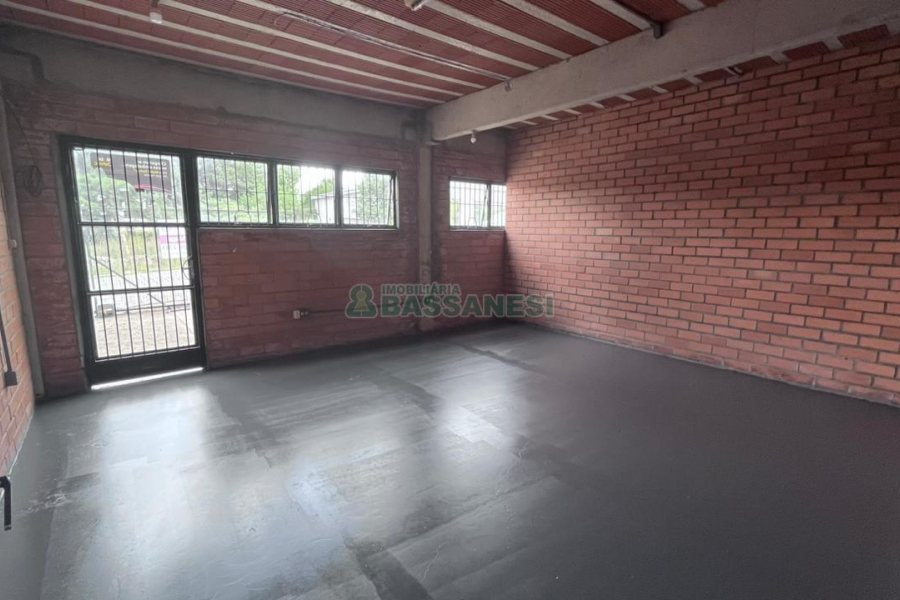 Pavilhão com 380m², no bairro Desvio Rizzo em Caxias do Sul para Alugar