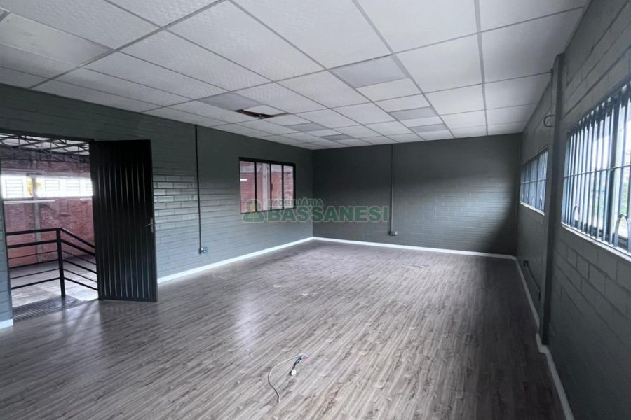 Pavilhão com 380m², no bairro Desvio Rizzo em Caxias do Sul para Alugar
