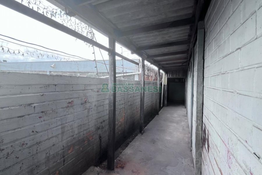 Pavilhão com 380m², no bairro Desvio Rizzo em Caxias do Sul para Alugar