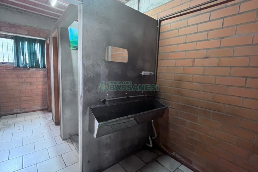 Pavilhão com 380m², no bairro Desvio Rizzo em Caxias do Sul para Alugar