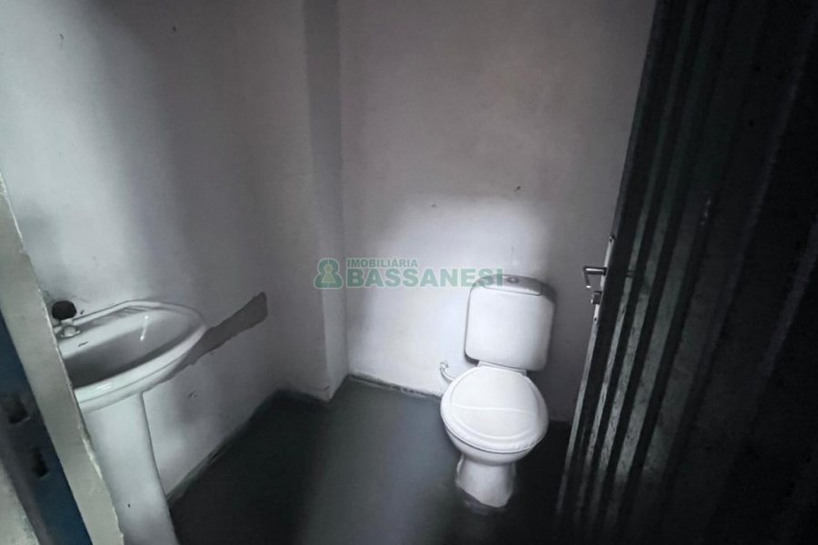 Pavilhão com 380m², no bairro Desvio Rizzo em Caxias do Sul para Alugar