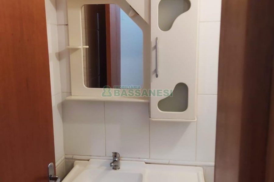 Apartamento com 72m², 2 dormitórios, 1 vaga, no bairro Lourdes em Caxias do Sul para Alugar