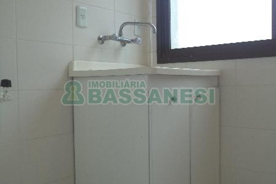 Apartamento com 72m², 2 dormitórios, 1 vaga, no bairro Lourdes em Caxias do Sul para Alugar