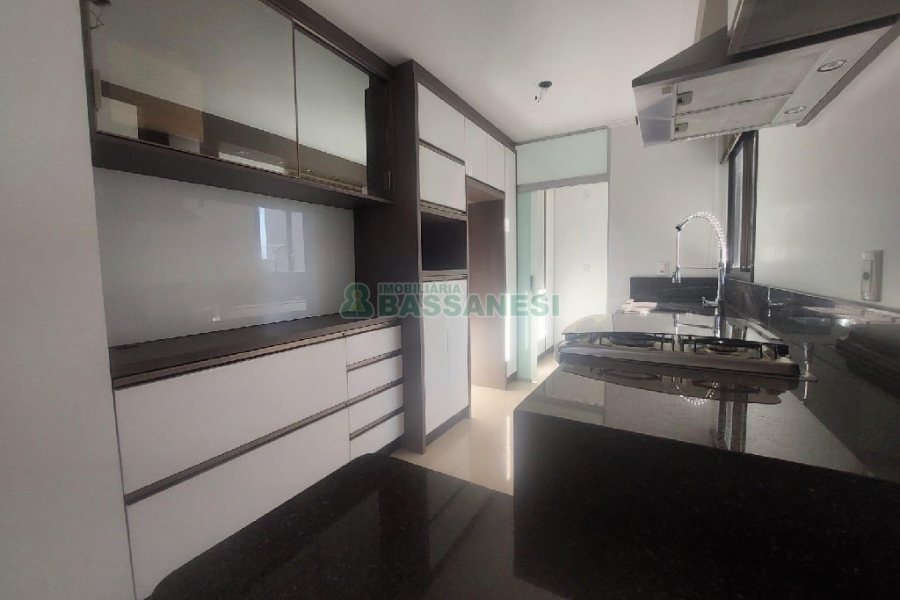 Apto Mobiliado com 58m², 3 dormitórios, 2 vagas, no bairro Lourdes em Caxias do Sul para Alugar