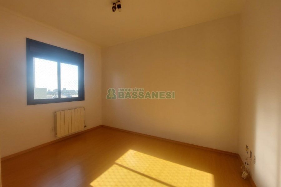 Apto Mobiliado com 58m², 3 dormitórios, 2 vagas, no bairro Lourdes em Caxias do Sul para Alugar