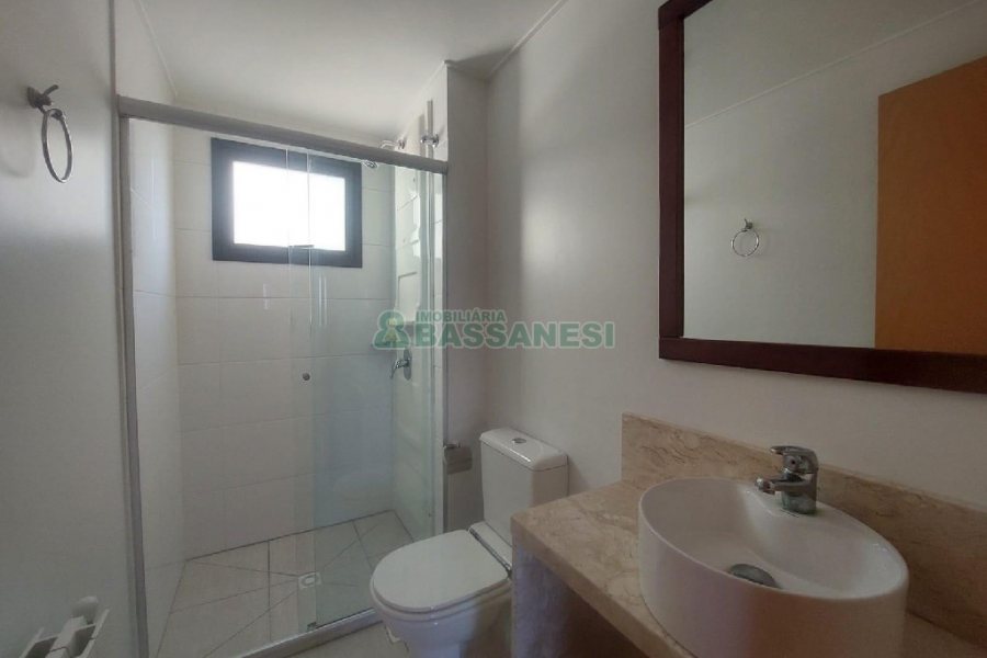 Apto Mobiliado com 58m², 3 dormitórios, 2 vagas, no bairro Lourdes em Caxias do Sul para Alugar