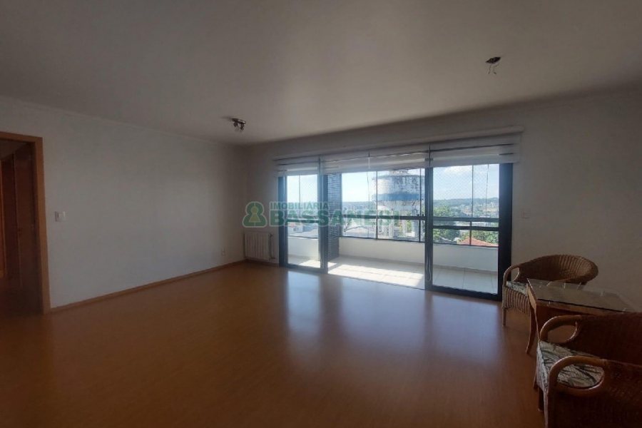 Apto Mobiliado com 58m², 3 dormitórios, 2 vagas, no bairro Lourdes em Caxias do Sul para Alugar