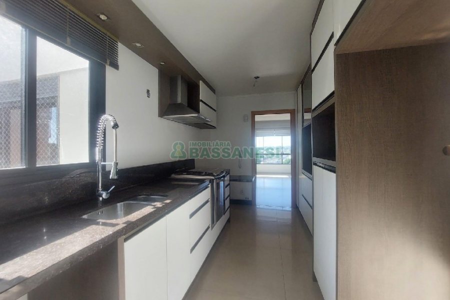 Apto Mobiliado com 58m², 3 dormitórios, 2 vagas, no bairro Lourdes em Caxias do Sul para Alugar