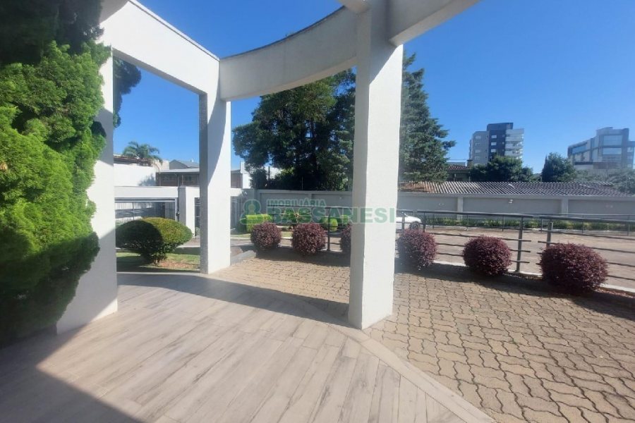 Apto Mobiliado com 58m², 3 dormitórios, 2 vagas, no bairro Lourdes em Caxias do Sul para Alugar