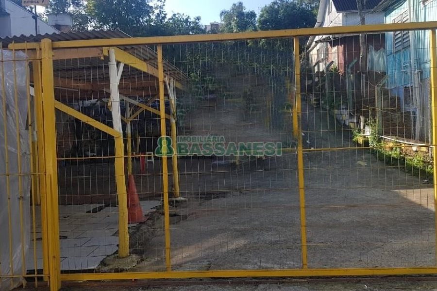 Terreno com 484m², no bairro Centro em Caxias do Sul para Alugar ou Comprar