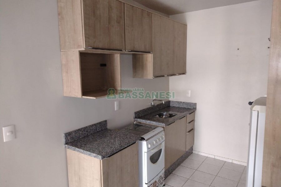 Kitinete Mobiliado com 30m², 1 dormitório, 1 vaga, no bairro Petrópolis em Caxias do Sul para Alugar