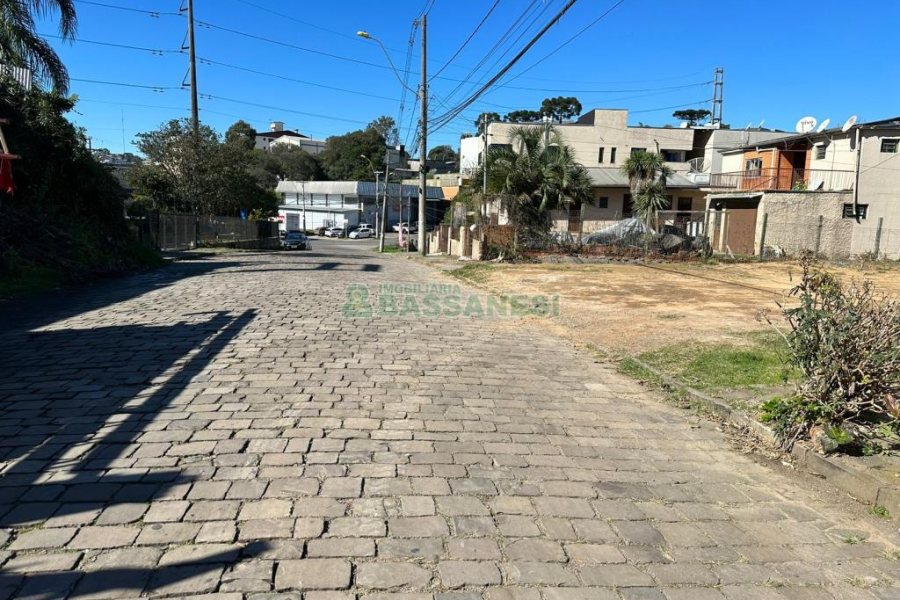 Terreno com 348m², no bairro De Lazzer em Caxias do Sul para Comprar