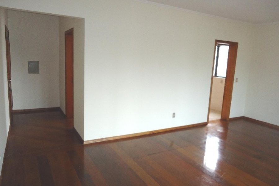 Apartamento com 130m², 3 dormitórios, 2 vagas, no bairro Centro em Caxias do Sul para Alugar