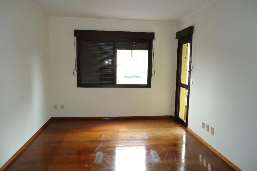 Apartamento com 130m², 3 dormitórios, 2 vagas, no bairro Centro em Caxias do Sul para Alugar