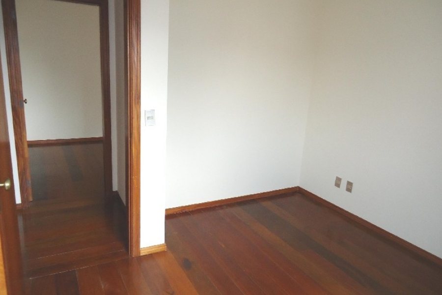 Apartamento com 130m², 3 dormitórios, 2 vagas, no bairro Centro em Caxias do Sul para Alugar