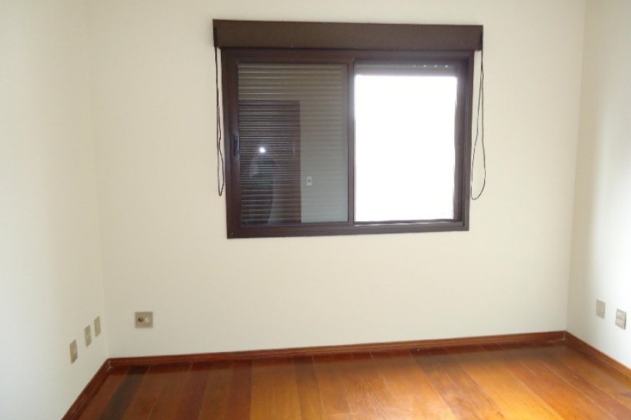Apartamento com 130m², 3 dormitórios, 2 vagas, no bairro Centro em Caxias do Sul para Alugar