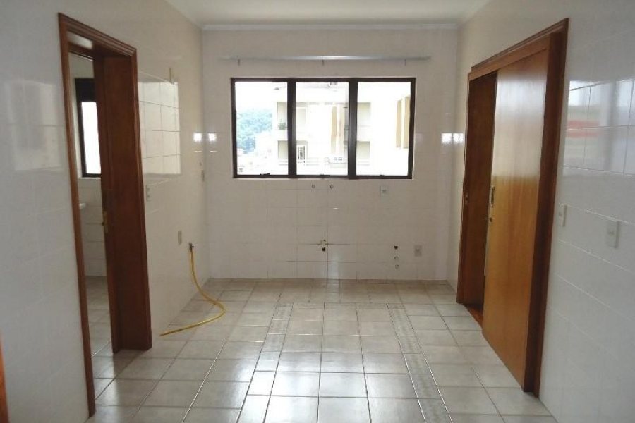 Apartamento com 130m², 3 dormitórios, 2 vagas, no bairro Centro em Caxias do Sul para Alugar