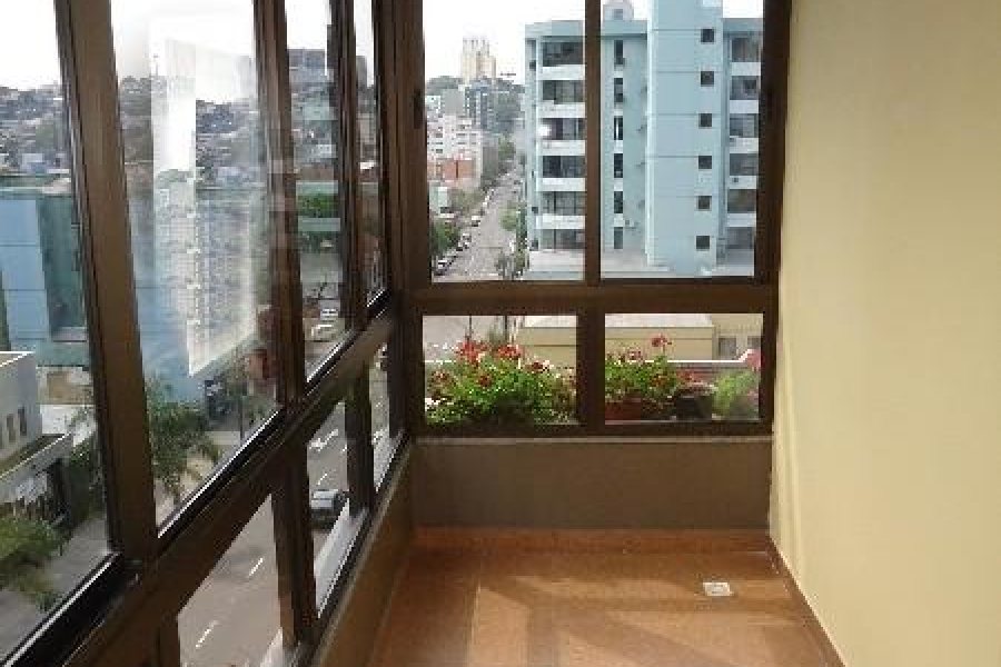 Apartamento com 130m², 3 dormitórios, 2 vagas, no bairro Centro em Caxias do Sul para Alugar