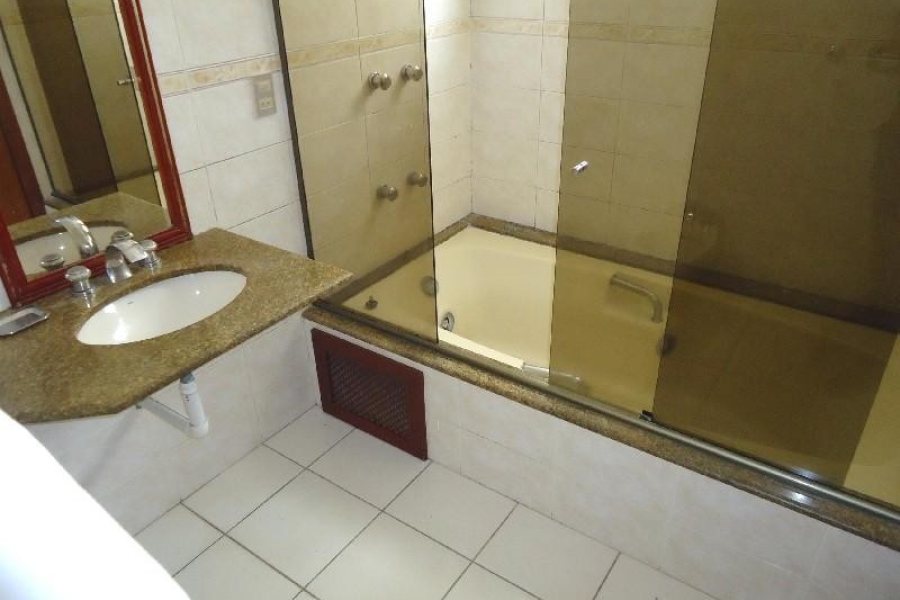 Apartamento com 130m², 3 dormitórios, 2 vagas, no bairro Centro em Caxias do Sul para Alugar