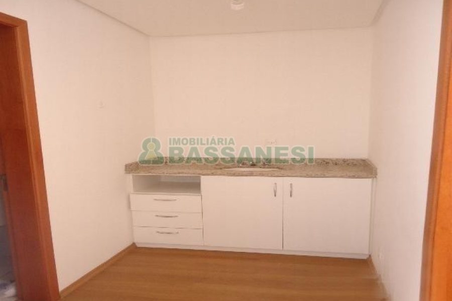 Apartamento com 50m², 1 dormitório, 1 vaga, no bairro Lourdes em Caxias do Sul para Comprar