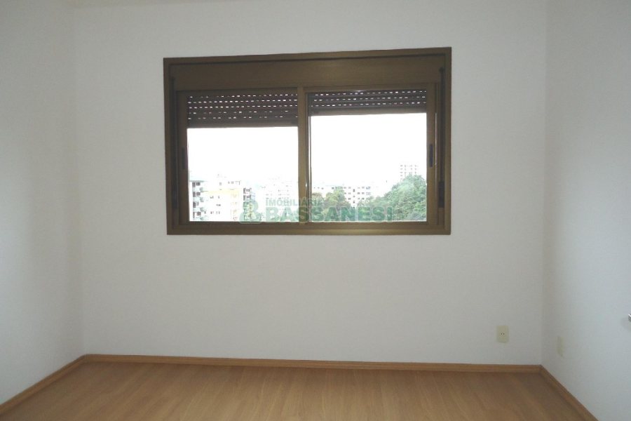 Apartamento com 50m², 1 dormitório, 1 vaga, no bairro Lourdes em Caxias do Sul para Comprar