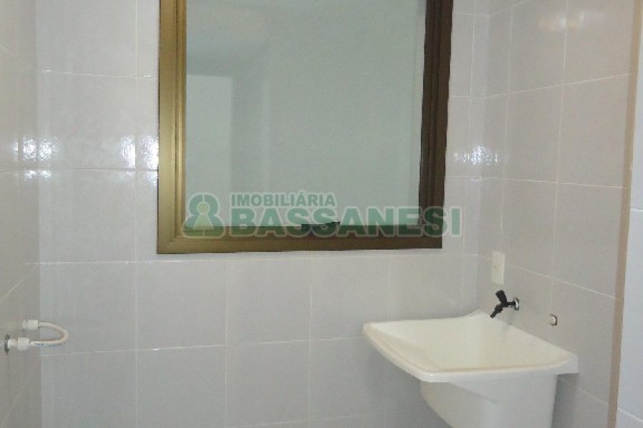 Apartamento com 50m², 1 dormitório, 1 vaga, no bairro Lourdes em Caxias do Sul para Comprar