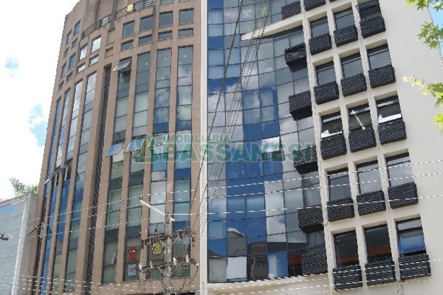 Sala com 60m², no bairro Centro em Caxias do Sul para Alugar